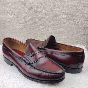 Weejuns G. H. Bass Burgundy Leather Almond Toe Slip On Low Heel Penny Loafers